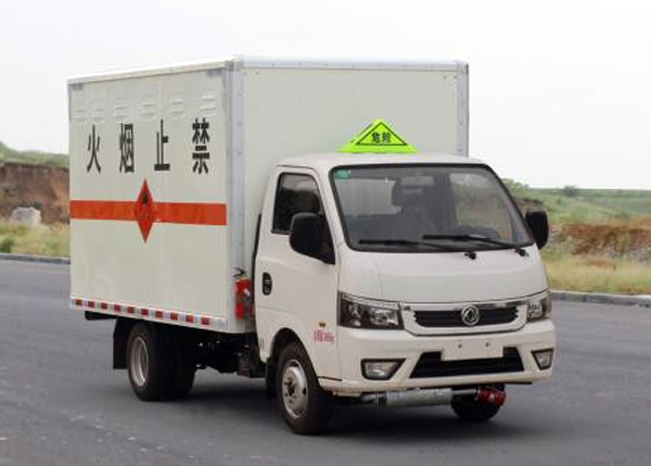 東風(fēng)途逸小型3米易燃液體運(yùn)輸車